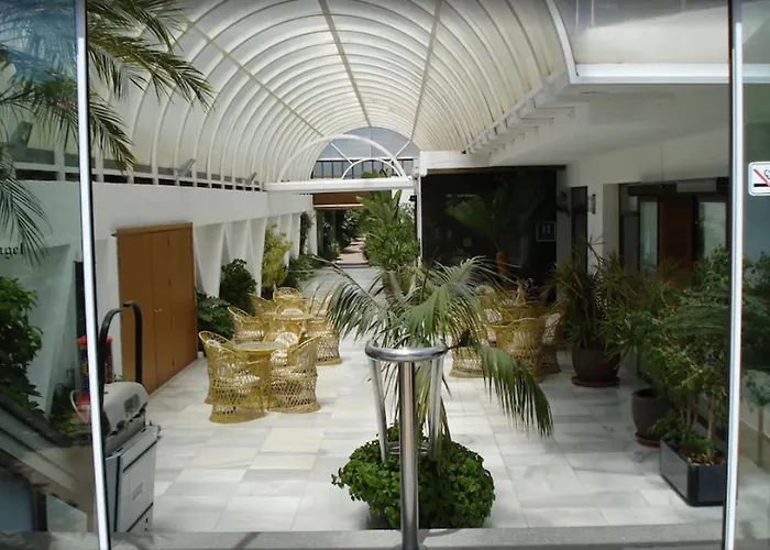 Don Angel & & Padel- Adults Recommended 3*